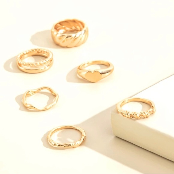 📂 Gold Heart Chunky Ring Set - Picture 4 of 4